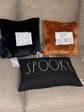NWT RAE DUNN HALLOWEEN/FALL HOME DECOR THROW PILLOW HOCUS POCUS SPOOKY BLK/ORNG